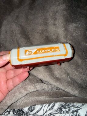 Apex Legends Supply Bin Lifeline card with R301 & Arc Star